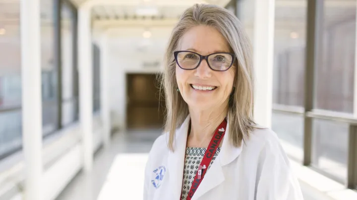 Un portrait de Sheryl McDiarmid, infirmière de pratique avancée, souriante