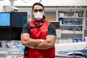 le Dr Robert Fahed, neuroradiologue d’intervention dans son laboratoire